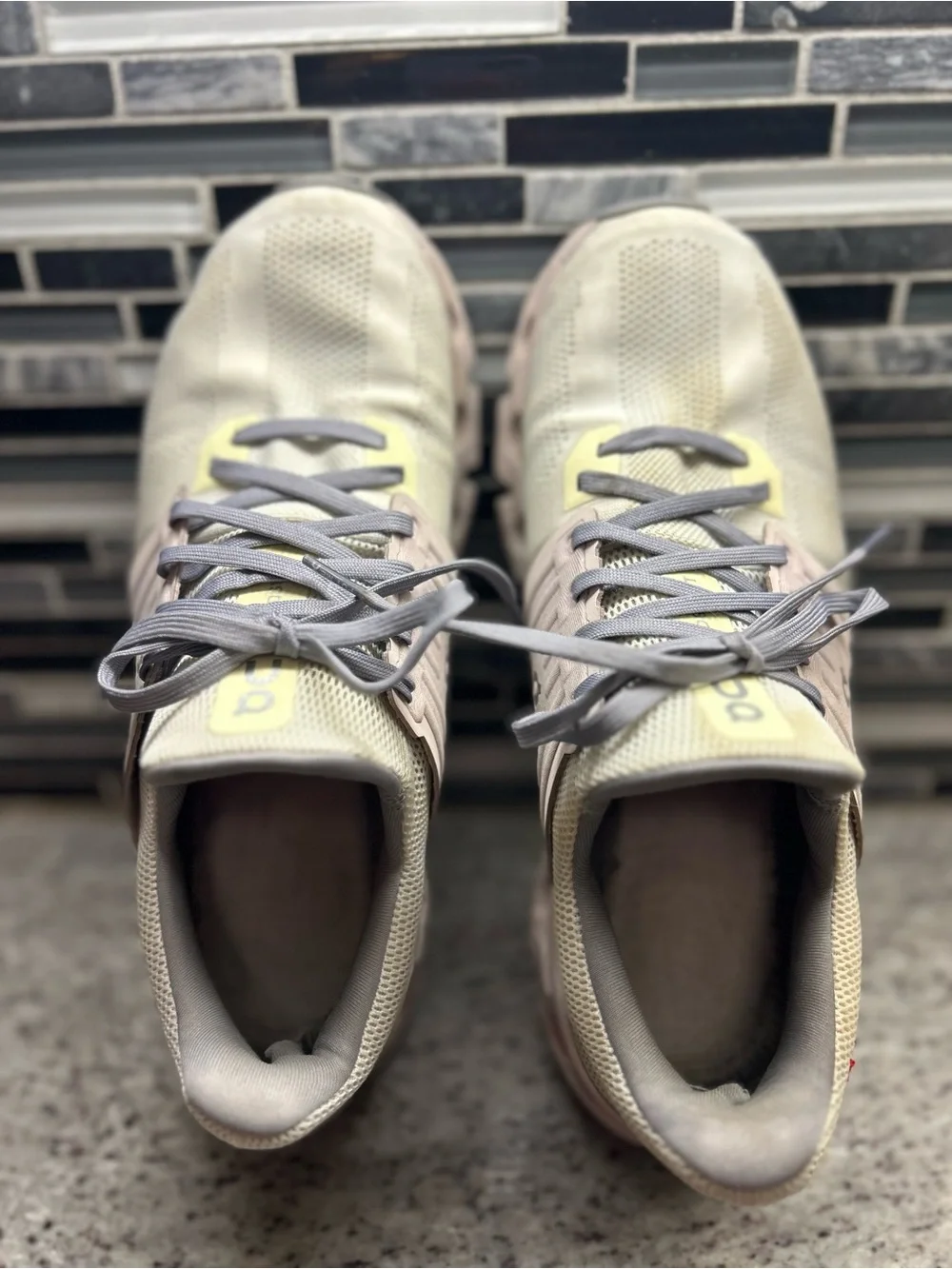 On Running running womens